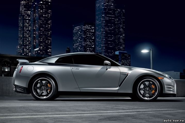 Суперкары Nissan GT-R 2013 года