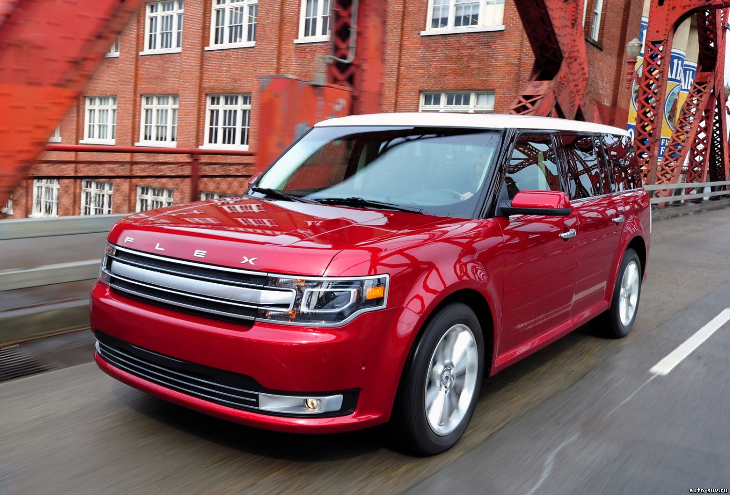 Кроссовер Ford Flex 2013 года