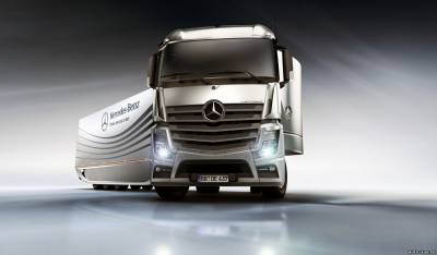 Грузовик от Mercedes - Aero Trailer