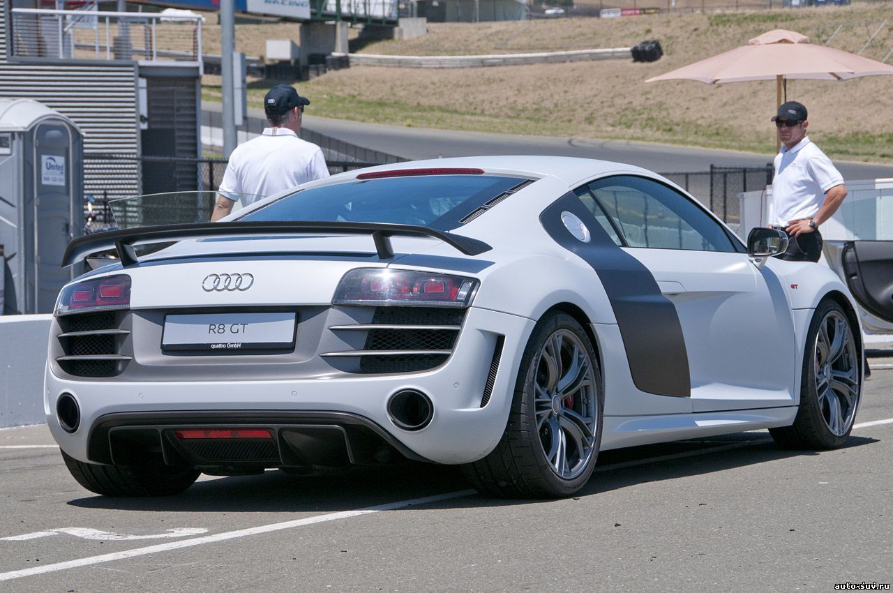 AUDI R8 ИЗ УГЛЕРОДНОГО ВОЛОКНА ПОЯВИТСЯ В 2014 ГОДУ