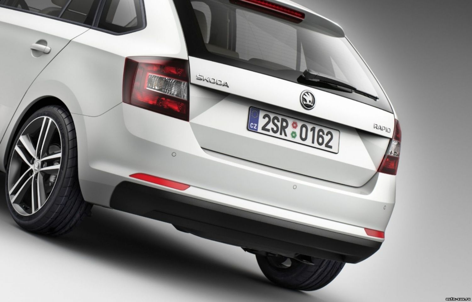 Обновленный хэтчбек Skoda Rapid Spaceback с 1.2-литровым двигателем