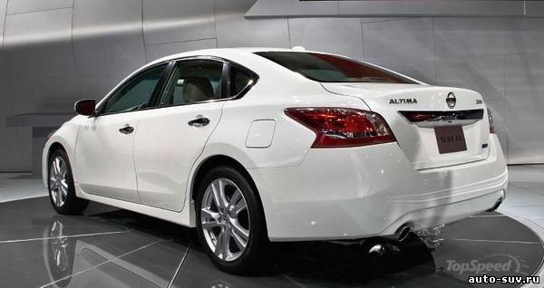 Седан Nissan Altima 2015 года