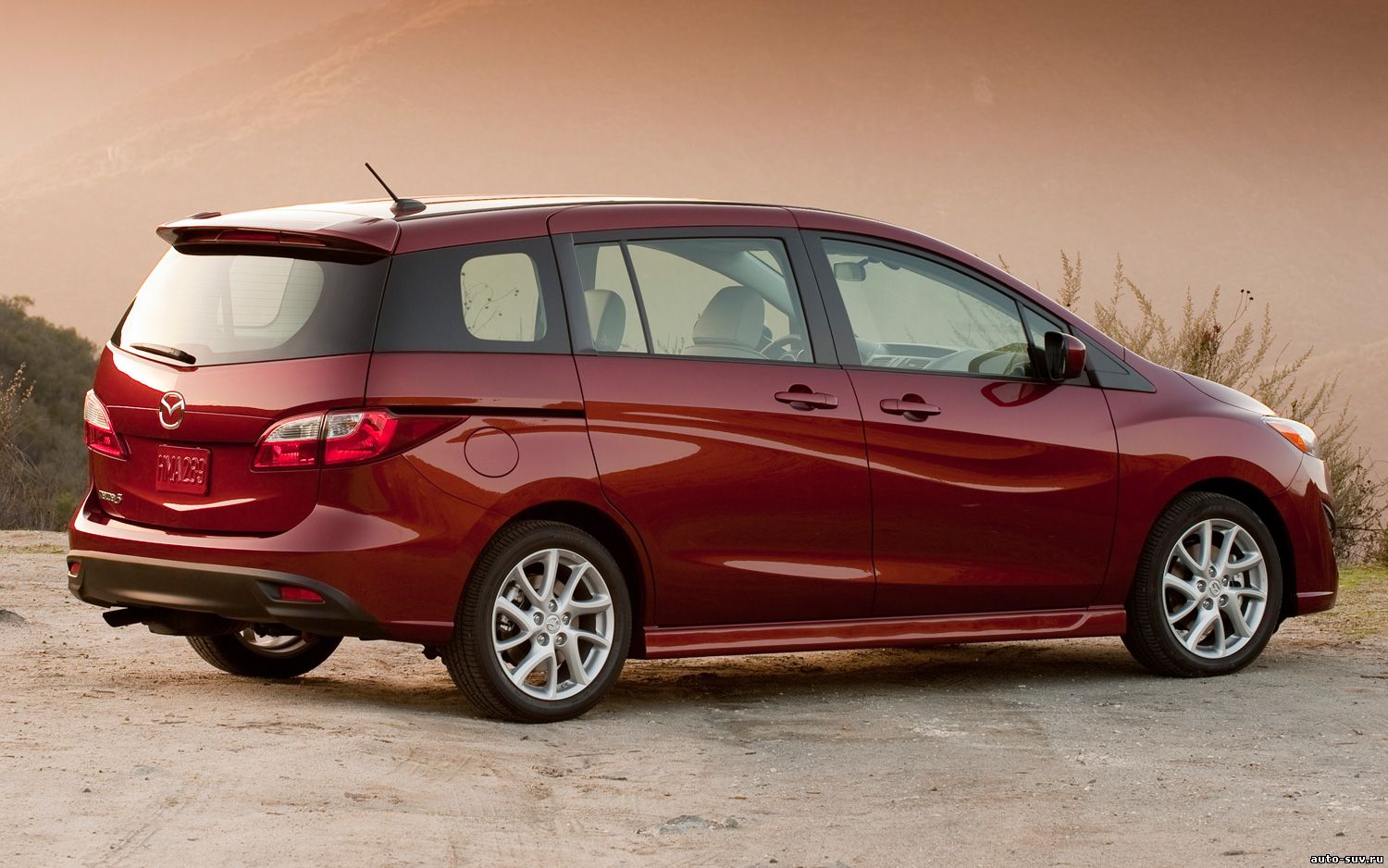 Минивен Mazda5 2014 года