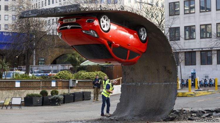 Хэтчбек Corsa перевернули с ног на голову