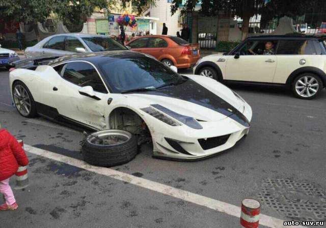 Суперкар Mansory Ferrari 458 пострадал в ДТП в Китае