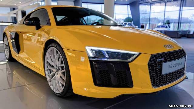 Спортивный автомобиль Audi R8 V10 2016 года