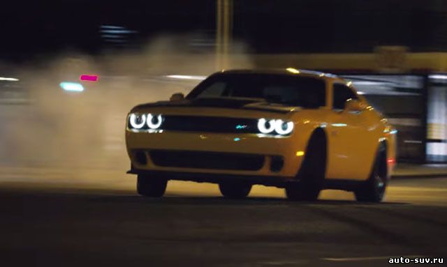 Видео: дрейфующий Dodge Challenger SRT Hellcat