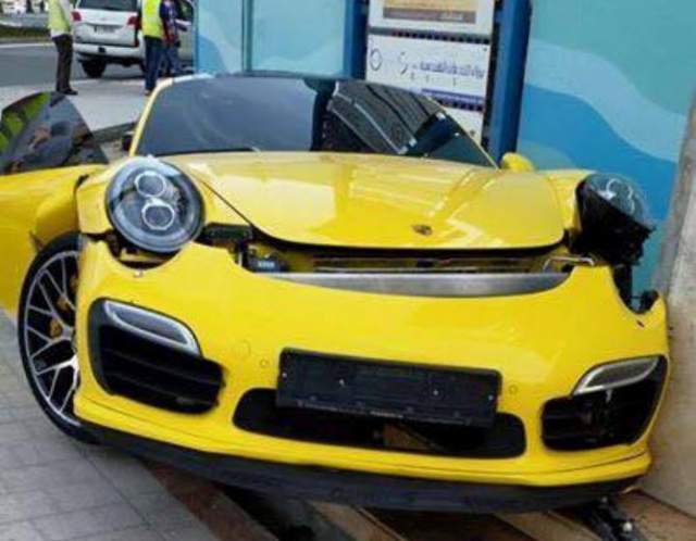 Спортивный авто Porsche 911 Turbo S разбился в Дубае