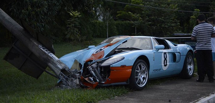 Редкая модель Ford GT Heritage разбилась в Бразилии