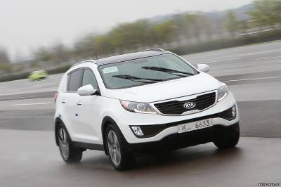 Кроссовер kia sportage 2012 года