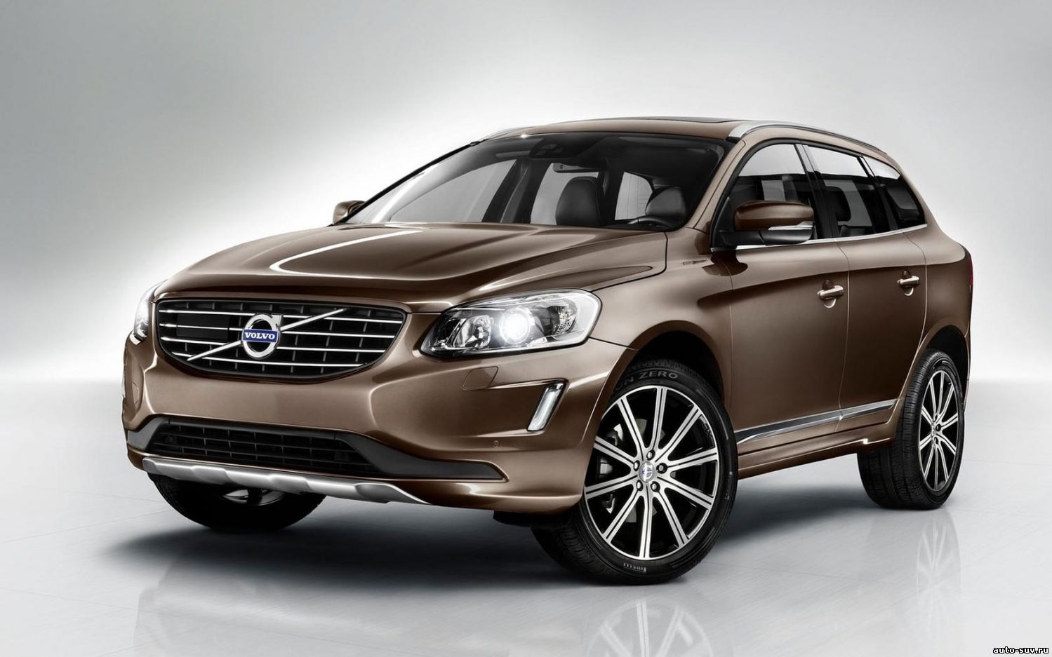 Кроссовер Volvo XC60 2013 года