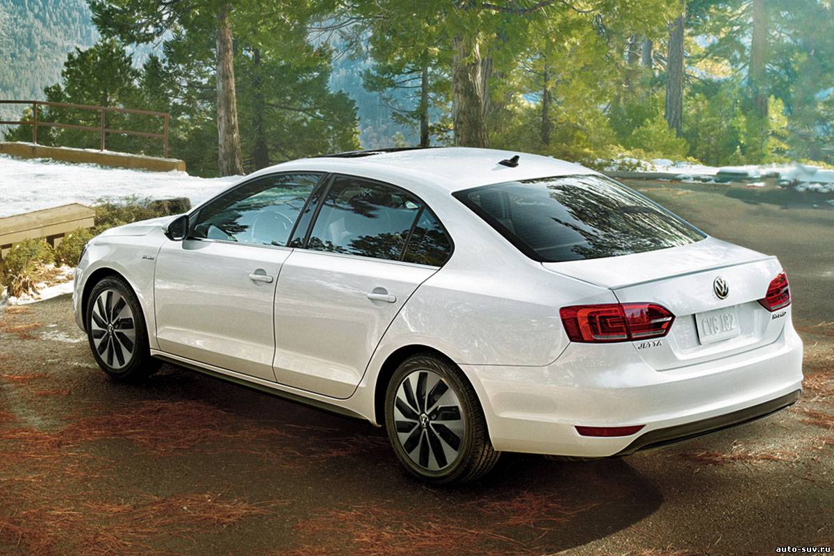 Недорогой и красивый - Volkswagen Jetta 2013