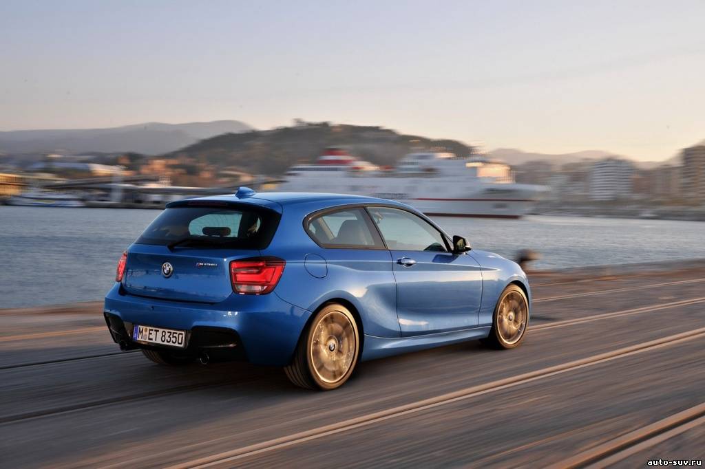 Красивый автомобиль - BMW 135 2013 года