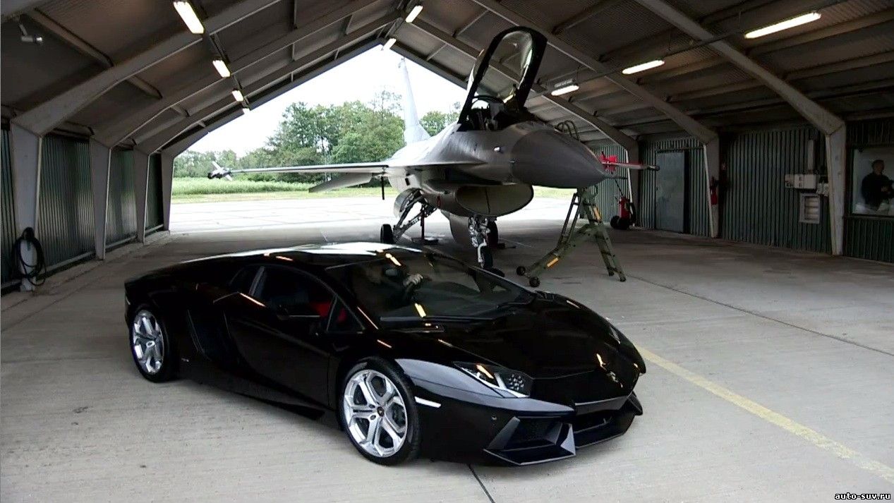 Lamborghini Aventador против истребителя F-16